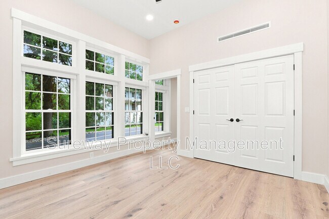 Building Photo - 5565 Pennell Rd