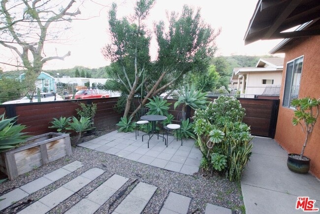 Building Photo - 2341 Meadowvale Ave