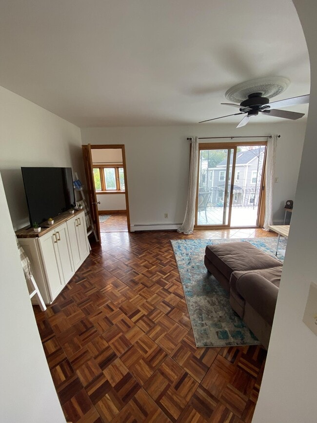 Building Photo - 93 Glen St