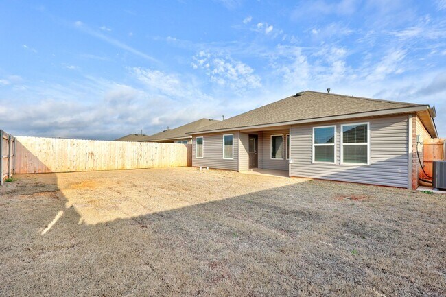 Building Photo - 10508 SW 41st Pl
