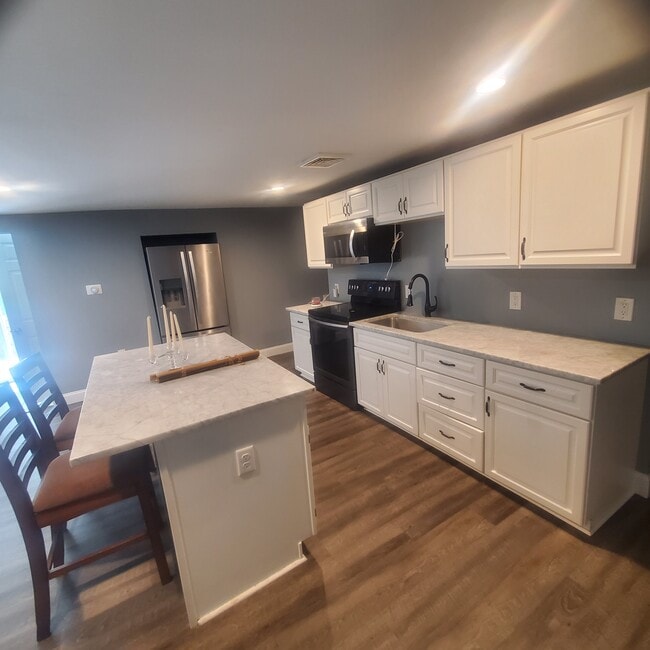 Building Photo - Cedar