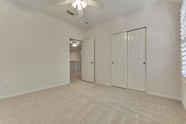 Building Photo - 89 N Apple Springs Cir