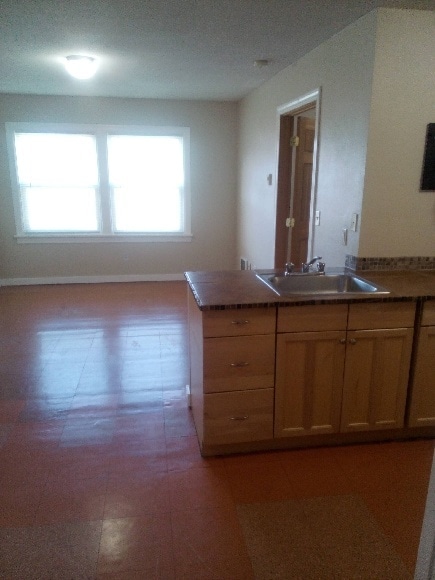 Building Photo - 316 W 1st St