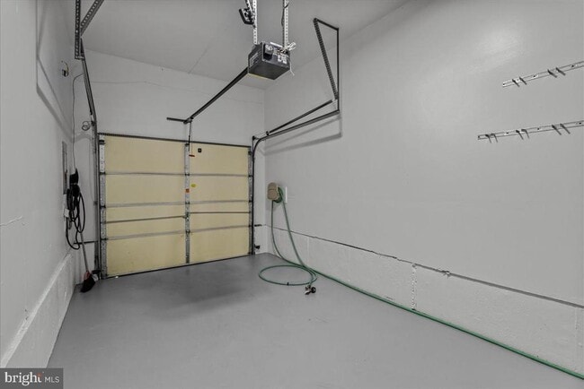 Building Photo - 14 Hearthstone Ln