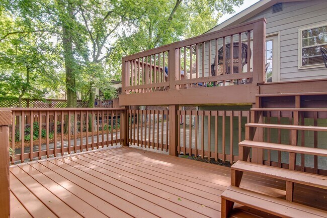 Building Photo - 2610 Woodlawn Dr
