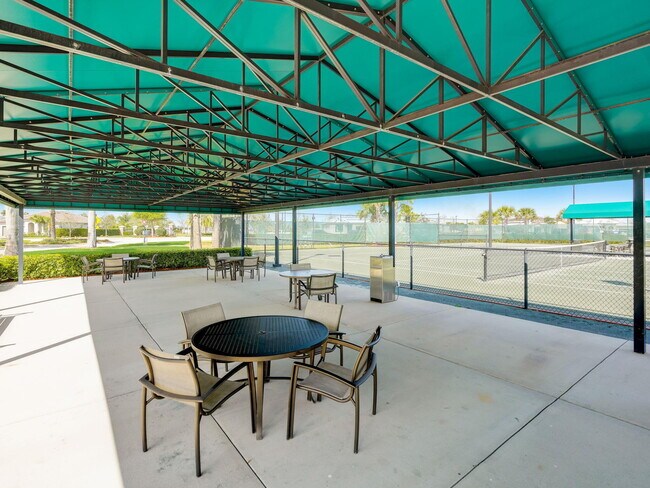 Building Photo - 837 SE Courances Dr