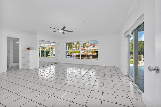 Building Photo - 2427 Sea Island Dr