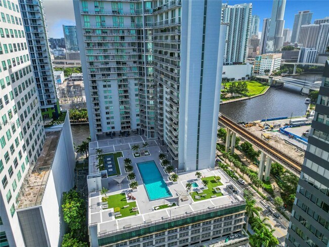 Building Photo - 690 SW 1st Ct