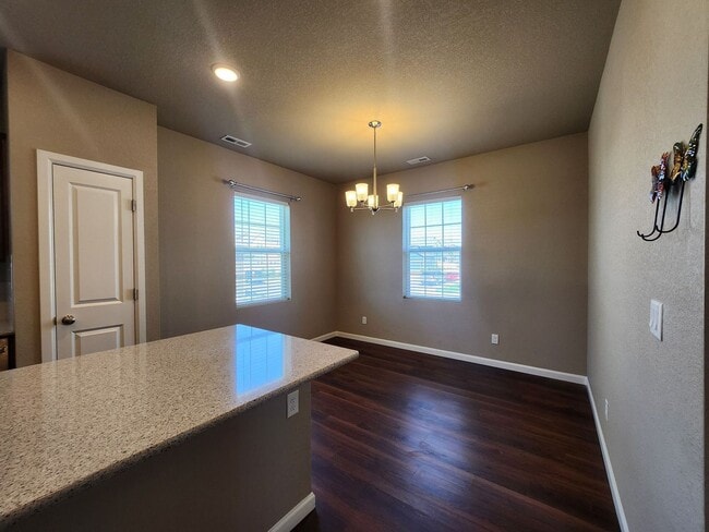 Building Photo - Modern Luxury Home for Rent in Desirable W...