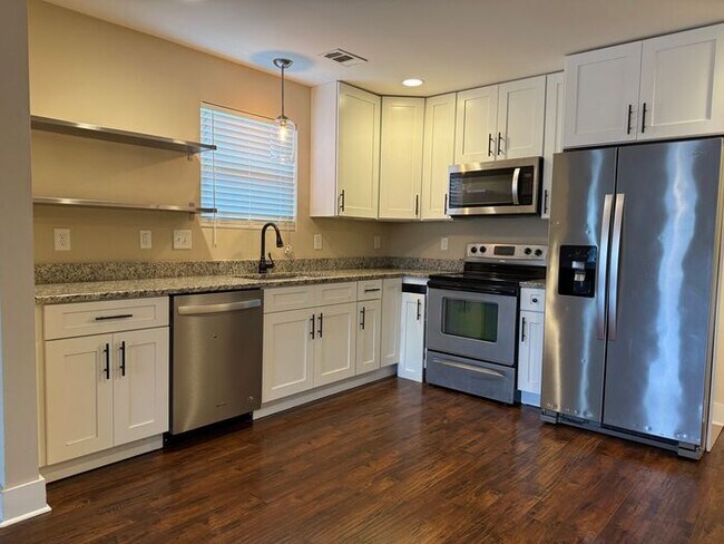 Building Photo - Lovely 3 Bed 2 Bath House in Old Hickory - Fenced in Yard