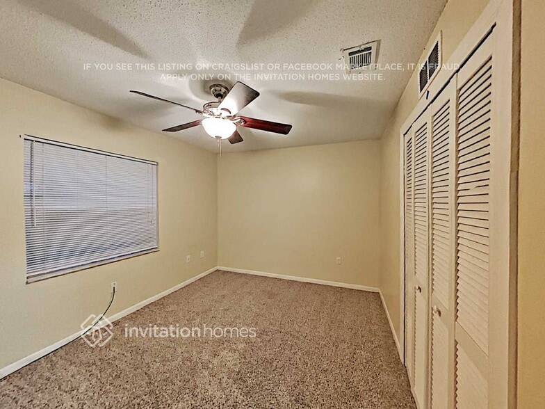 Building Photo - 978 Oak Dr