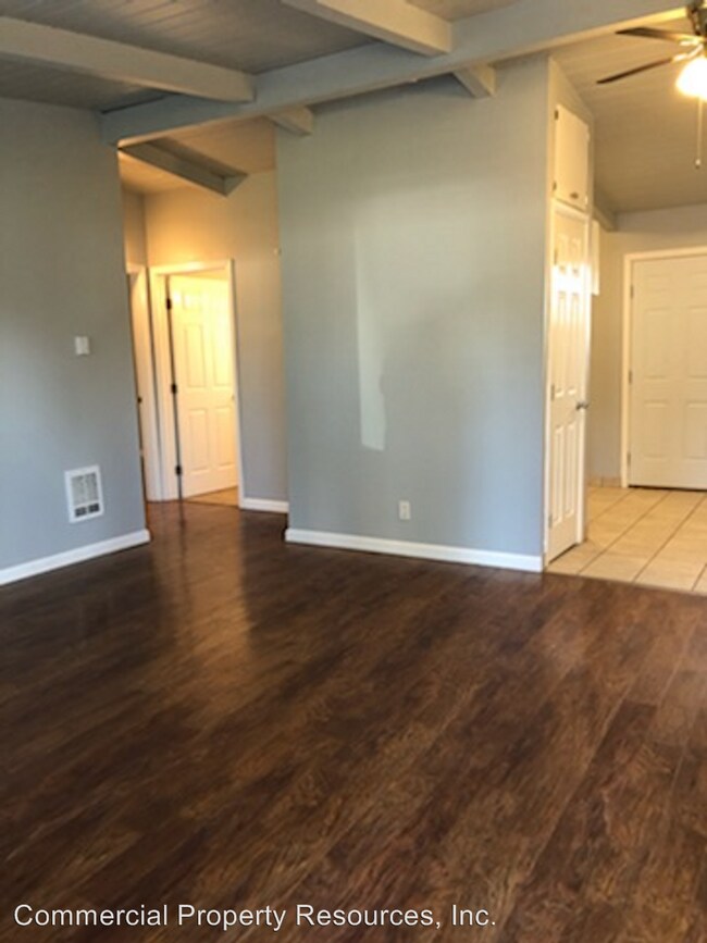 Building Photo - 825 Waverly Dr SE