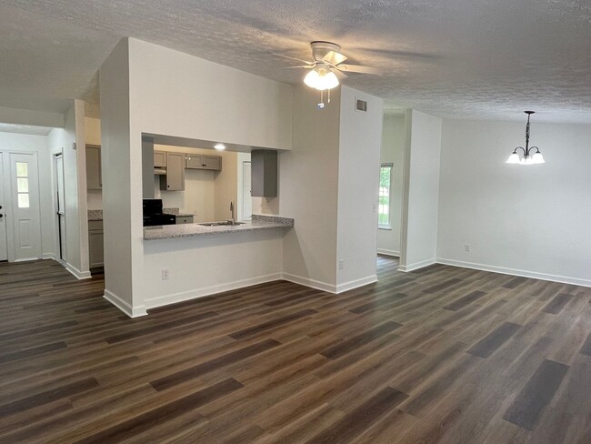 Building Photo - Beautifully renovated 3/2 off of Newton Br...