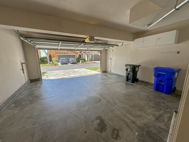 Building Photo - COMING SOON!  Sienna Ridge 3 Bedroom Home for Rent in Canyon Country!