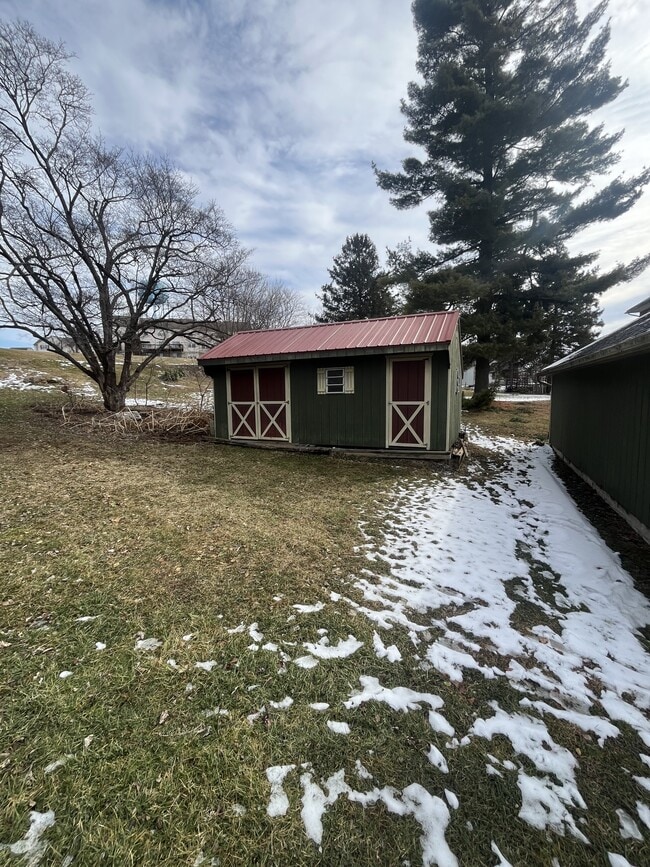 Building Photo - 4276 Division Hwy