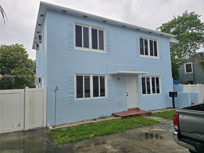 Building Photo - 840 NE 124th St