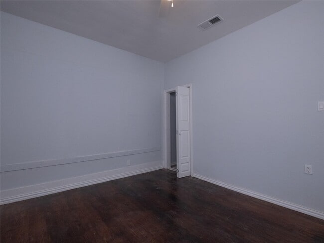 Building Photo - 2703 Areba St