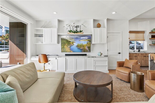 Building Photo - 520 Iris Ave