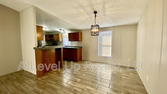 Building Photo - 307 W Lee St