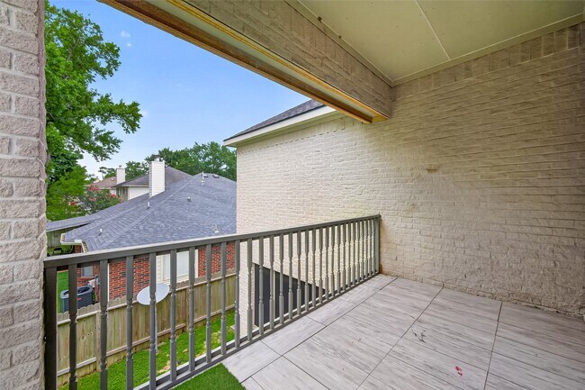 Building Photo - 20003 Fieldtree Dr