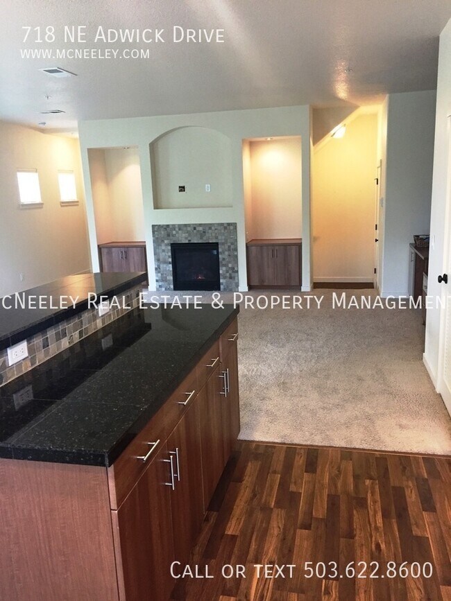 Building Photo - 718 NE Adwick Dr