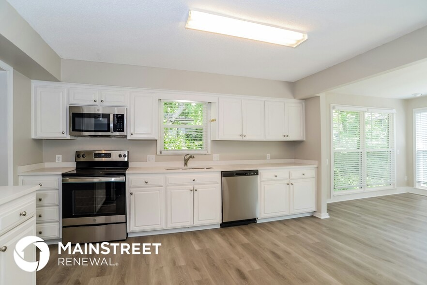 Building Photo - 13131 W 100th St