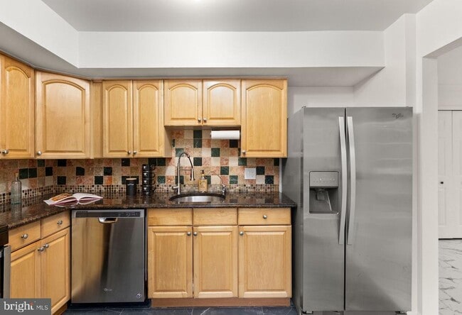 Building Photo - 1949 Kennedy Dr