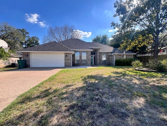 Primary Photo - Gorgeous Craftsman home in well establishe...