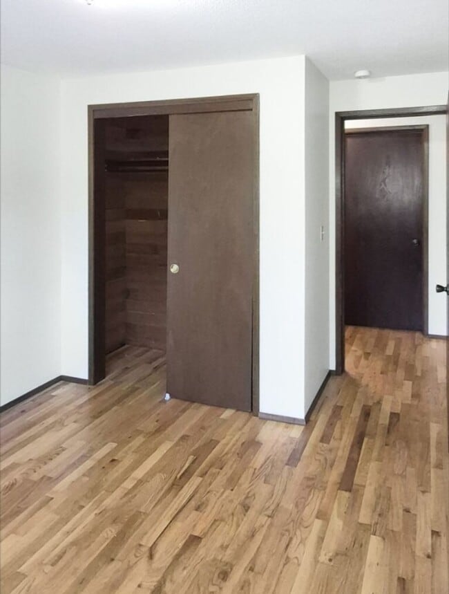 Building Photo - Split-Level Stunner with Skylight, Hardwoods & Room to Grow