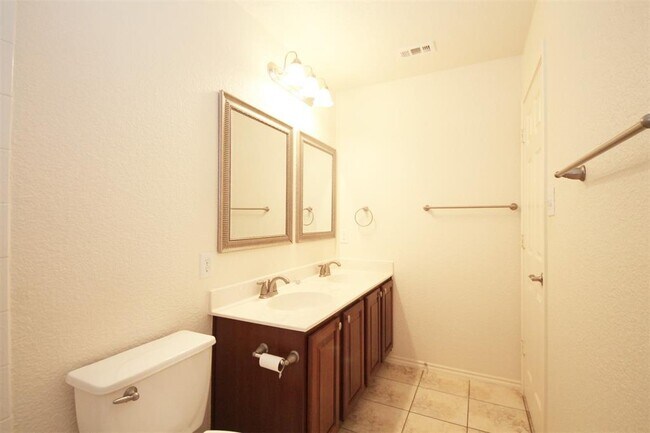 Building Photo - 1920 Golden Arrow Ave