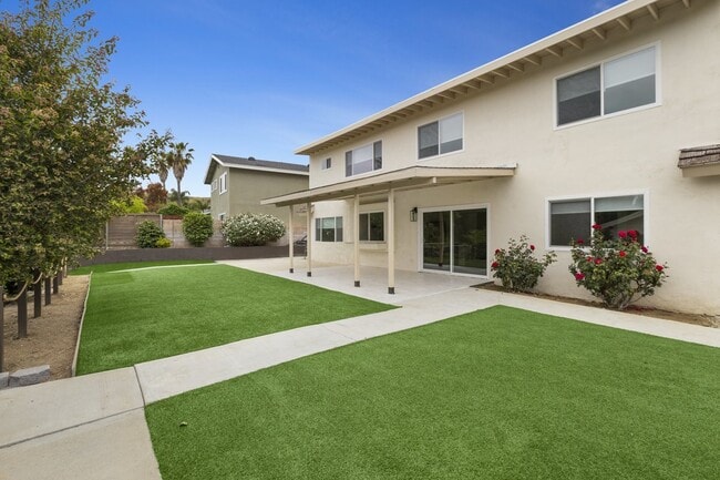 Building Photo - 27026 De Berry Dr