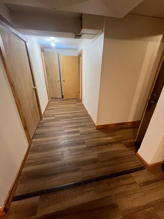 Building Photo - 20 W Melgaard Rd