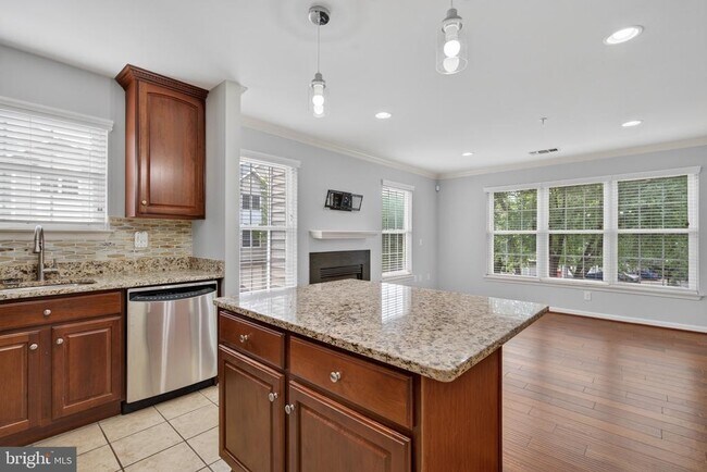 Building Photo - 12825 Fair Briar Ln