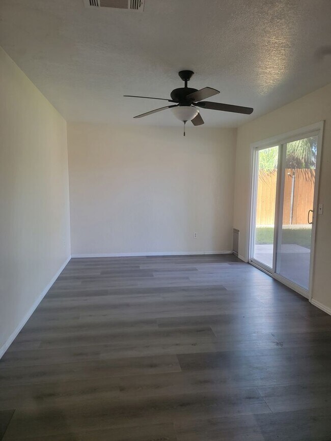 Building Photo - 3 Bed / 2 Bath Home with Pool, RV Parking & Private Balcony