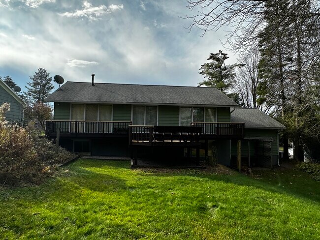 Building Photo - 7863 Russell Ln