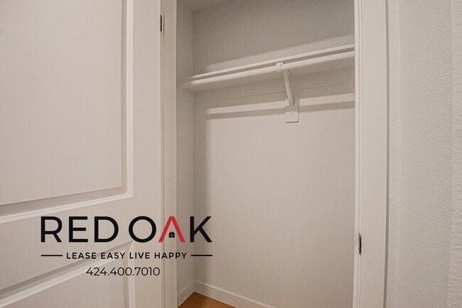 Building Photo - 856 S Gramercy Dr