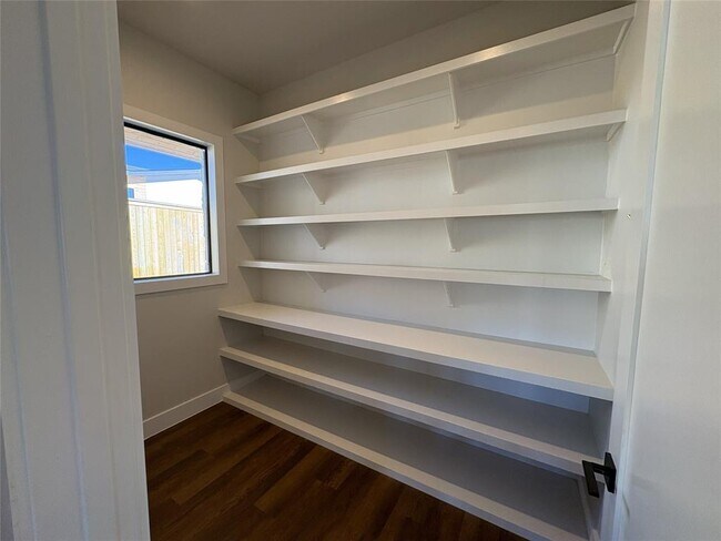 Building Photo - 143 Emmanuelle Ct