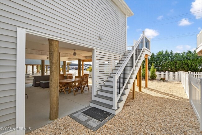 Building Photo - A3255 Goa Way