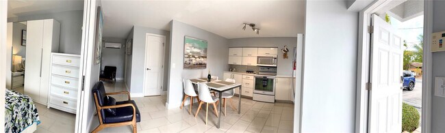 Building Photo - 1705 N Riverside Dr