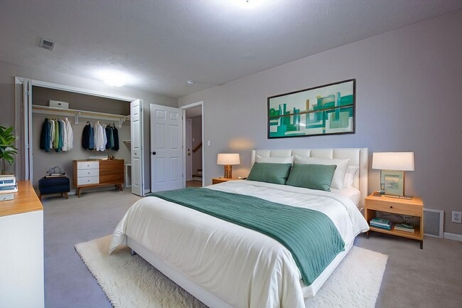 Building Photo - 3 Bedroom / 2 Bath Tri-Level Home Located ...