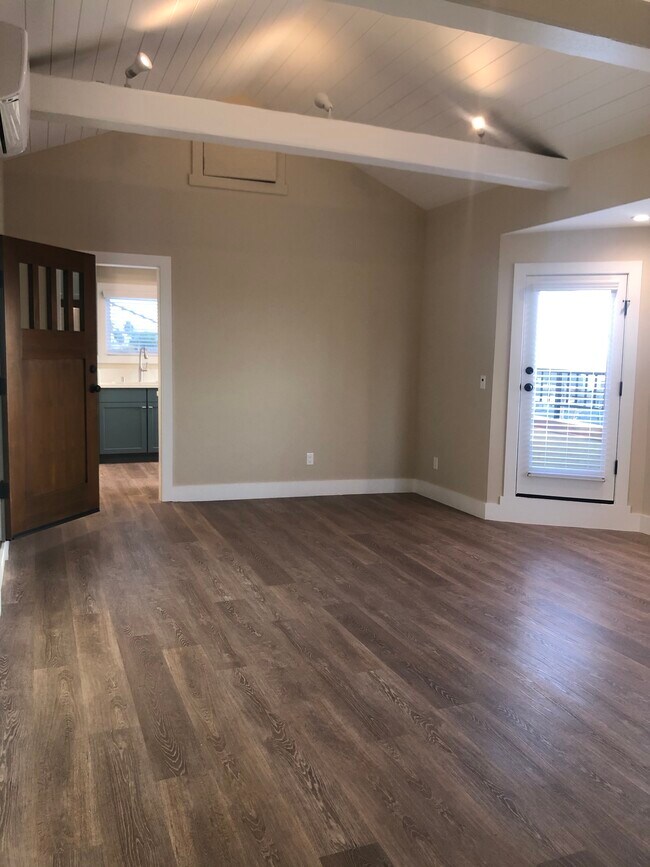 Building Photo - 2806 Ocean Dr