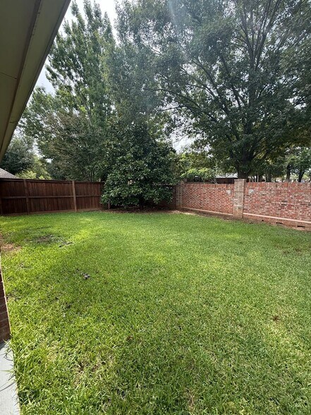Building Photo - 1616 Villa Ct