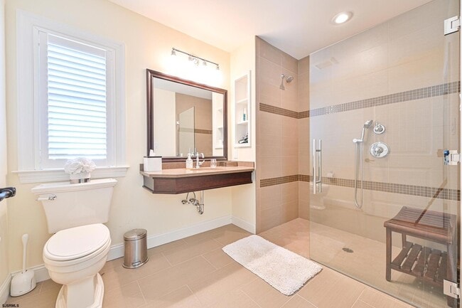 Building Photo - 400 17th St S