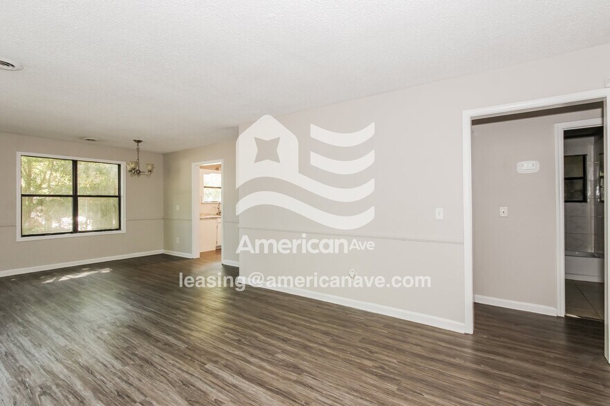 Building Photo - 105 Fallsbury Rd