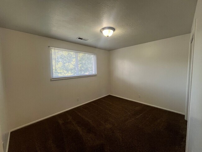 Building Photo - Lovely 2 Bedroom Apartment in Provo