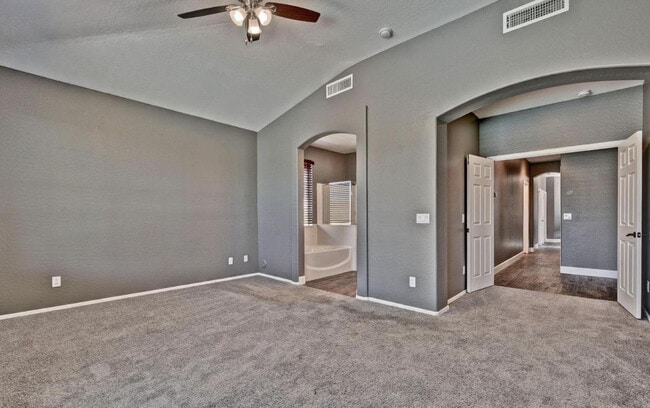 Building Photo - 14284 W Woodbridge Ave