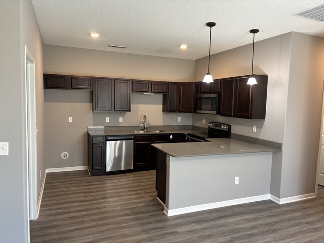 Building Photo - 464 S Longbranch Dr