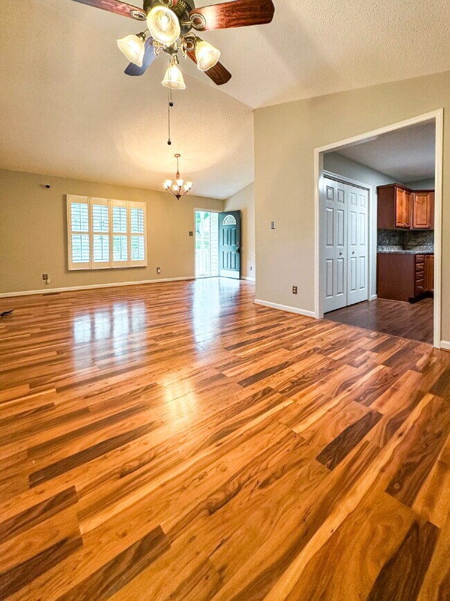 Building Photo - 3-Bedroom Ranch on 1 Acre in Oxford