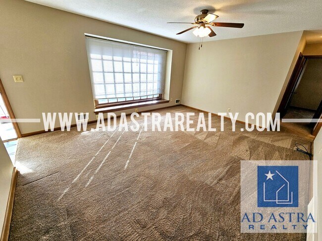Building Photo - Spacious Duplex in Independence-Available ...