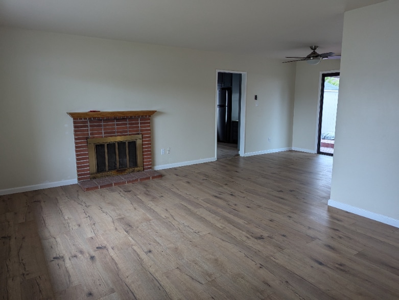 Building Photo - 3032 Greenwood Dr